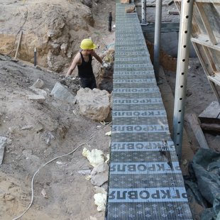 400m2; 300 gadus guļbūves rekonstrukcija, pamatu daļa