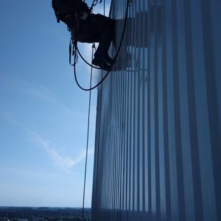 Fasādes mazgāšana ar augstspiediena ūdens strūklu