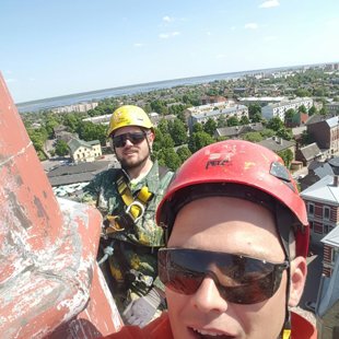 Baznīcas tornis Liepājā pirms krāsošanas