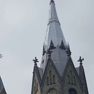 Liepājas baznīcas torņa krāsošana