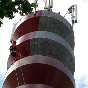 ūdens tornis, attīrīšana ar smilšu strūklu un krāsošana