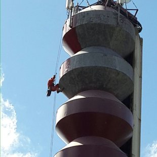 ūdens tornis, attīrīšana ar smilšu strūklu un krāsošana