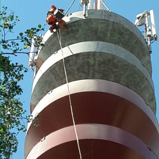 ūdens tornis, attīrīšana ar smilšu strūklu un krāsošana