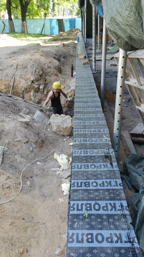  400m2; 300 gadus guļbūves rekonstrukcija, pamatu daļa