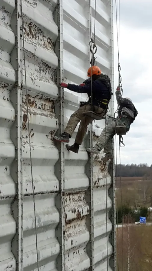 Graudu elevatora metala silosu krāsošana 2000m2
