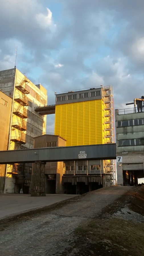 Graudu elevatora metala silosu krāsošana 2000m2