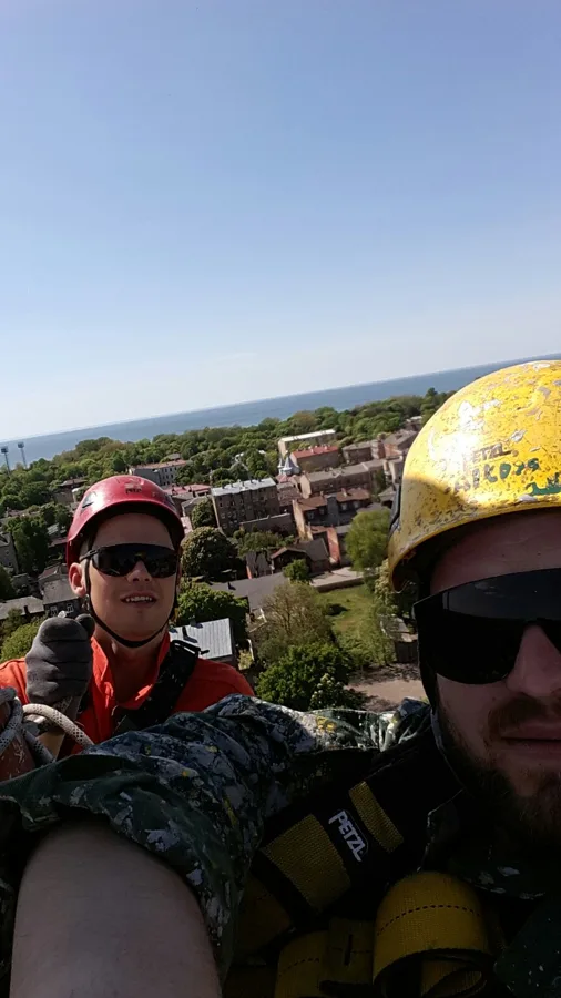 Baznīcas tornis Liepājā pirms krāsošanas