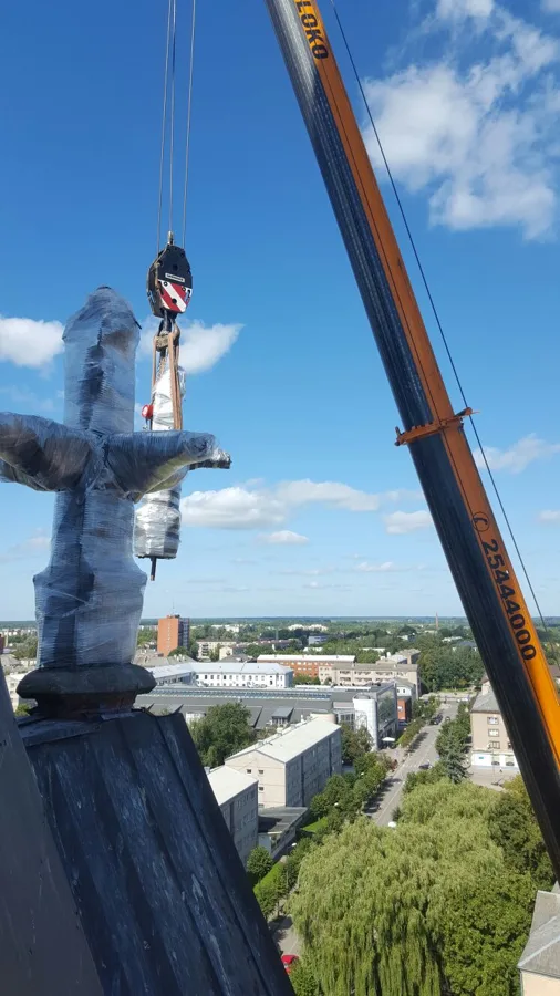 Krustu demontāža Jelgavas baznīcā